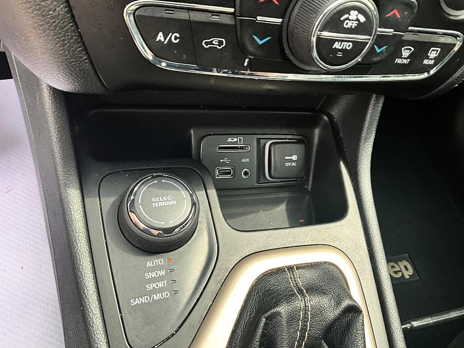 Used 2015 Black Jeep Limited image 23