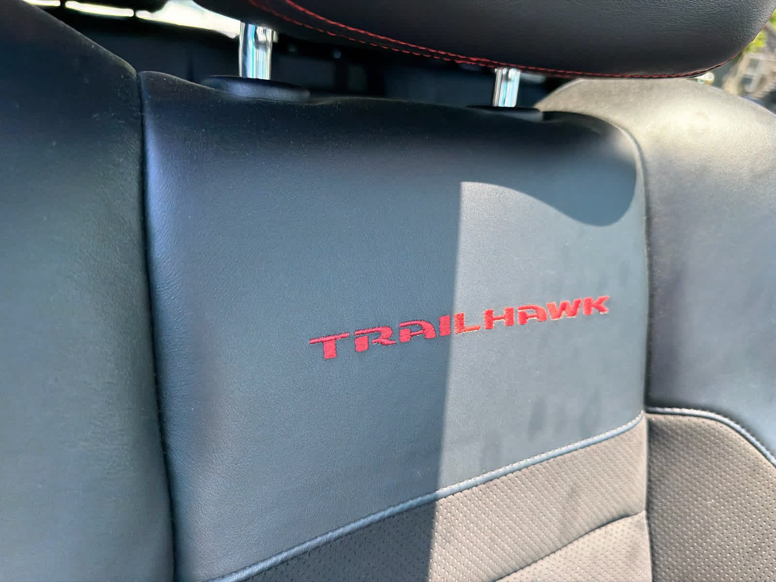 Used 2020 Granite Crystal Metallic Clearcoat Jeep Trailhawk image 27