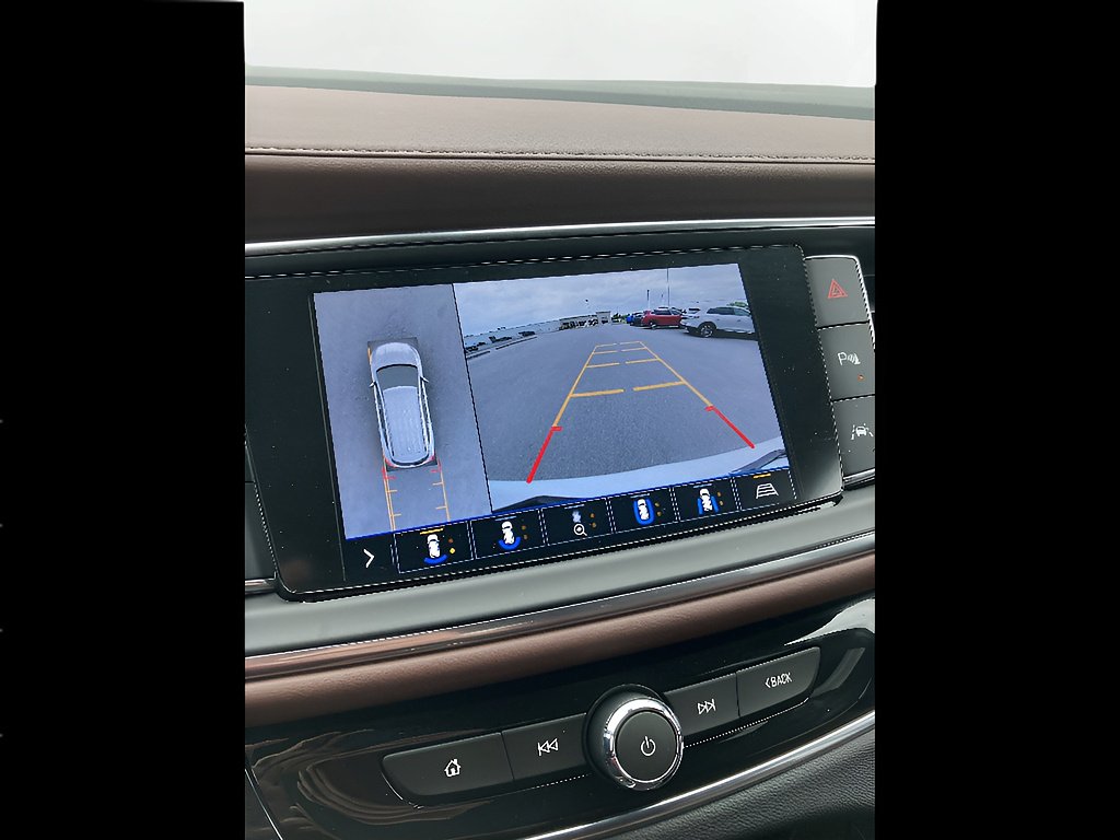 Used 2020 WHITE FROST TRICOAT Buick Avenir image 17