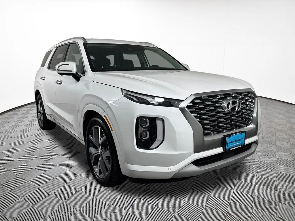 Used 2021 White Hyundai Limited image 4
