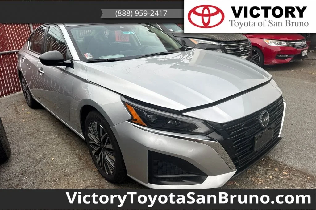 Used 2024 Silver Nissan 2.5 SV image 1