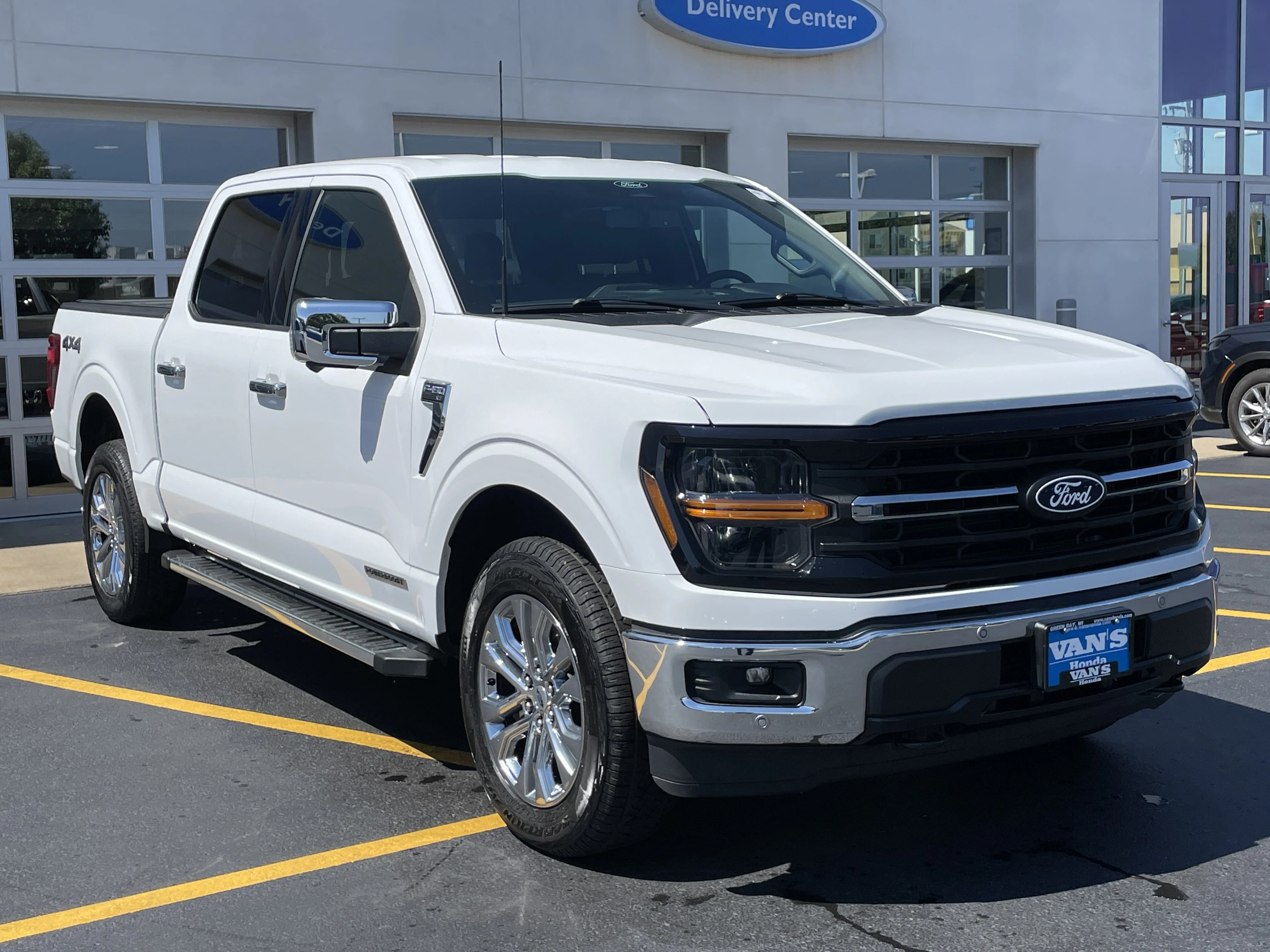 Used 2024 Oxford White Ford XLT image 1