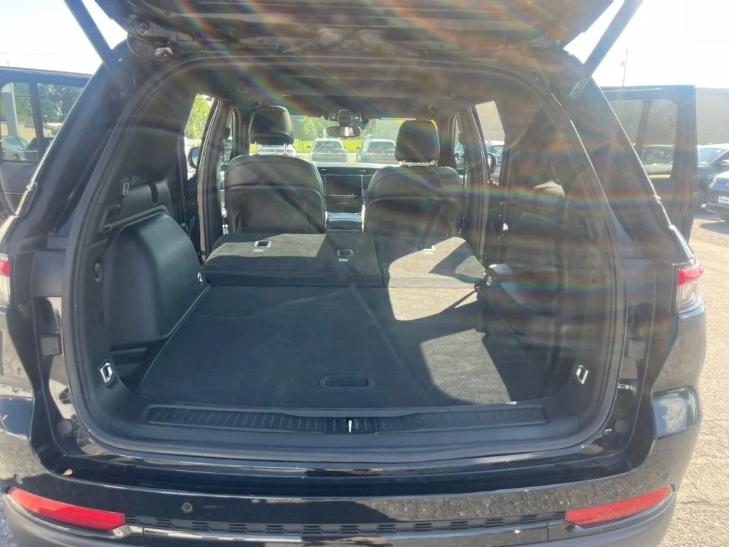 Used 2023 Black Jeep Altitude X image 16