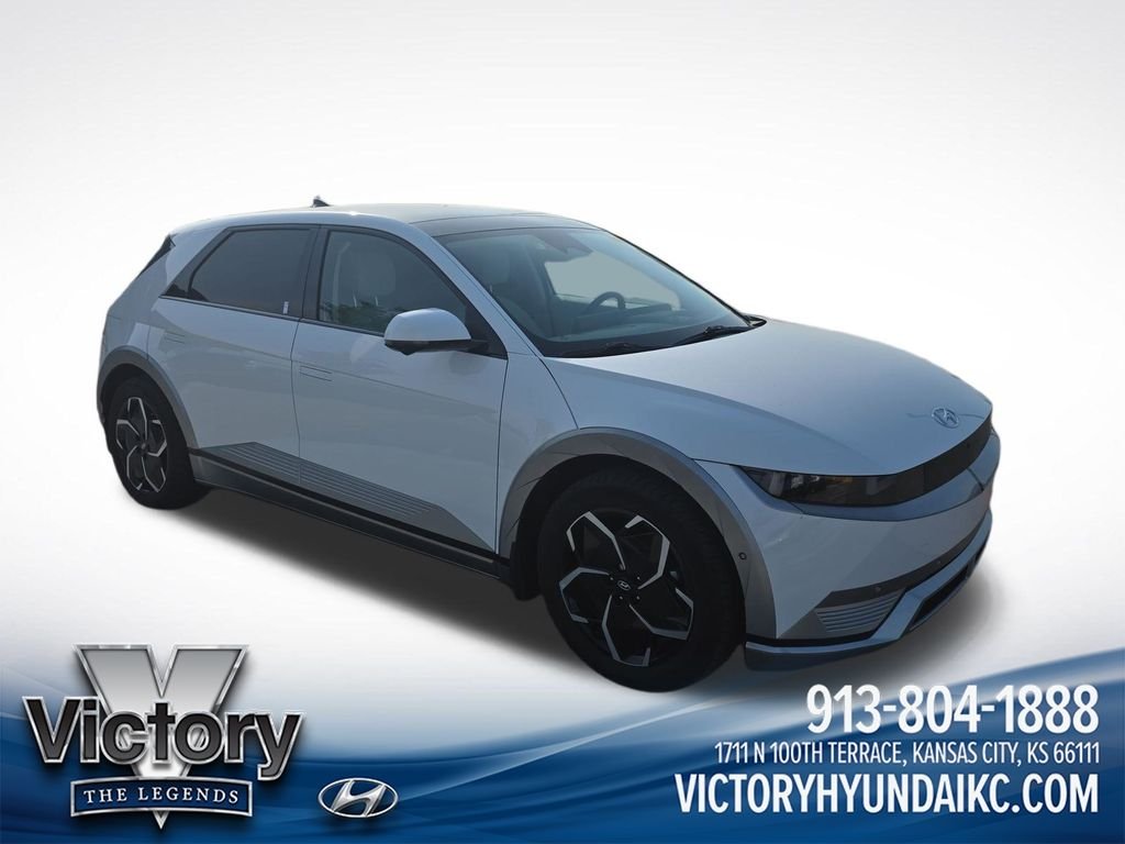 Used 2023 White Hyundai Limited image 7