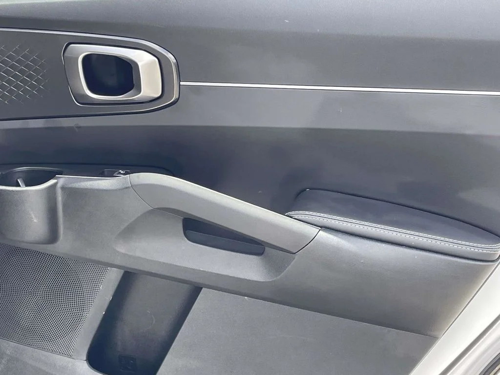 Used 2025 White Kia EX image 19