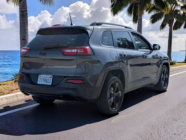 Used 2016 Gray Jeep Limited image 5
