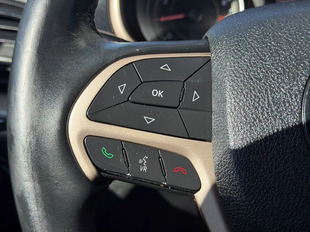 Used 2014 Black Jeep Latitude image 18