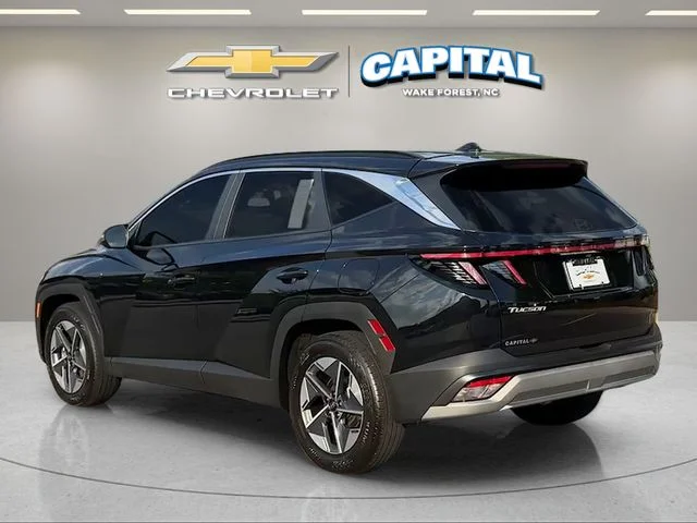 Used 2025 Black Hyundai SEL Convenience image 3