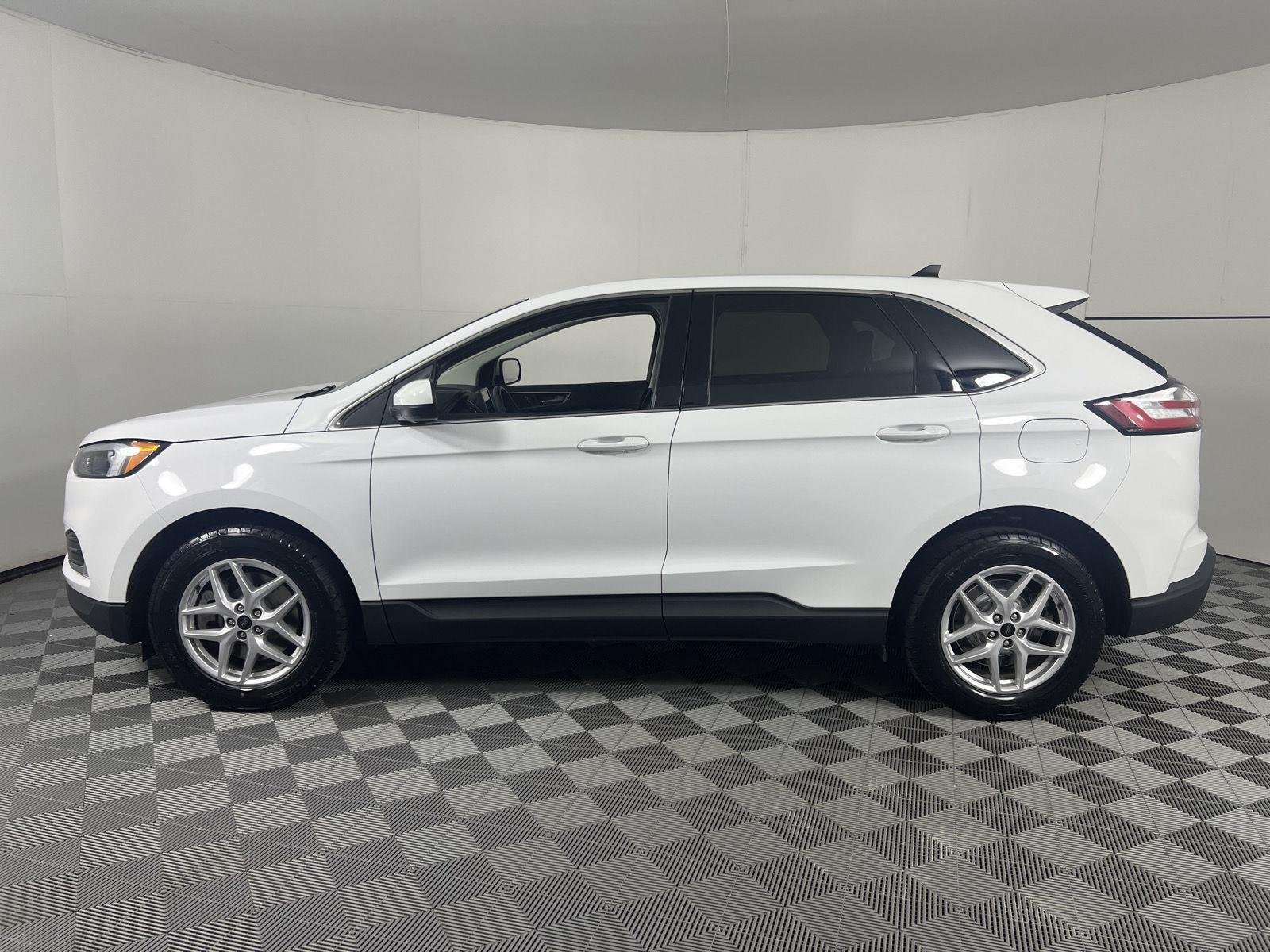 Used 2023 Oxford White Ford SEL image 7