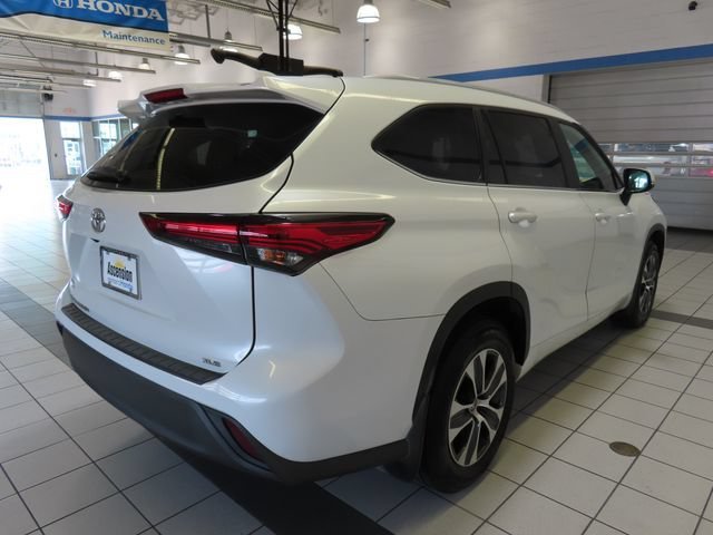 Used 2023 White Toyota XLE image 13