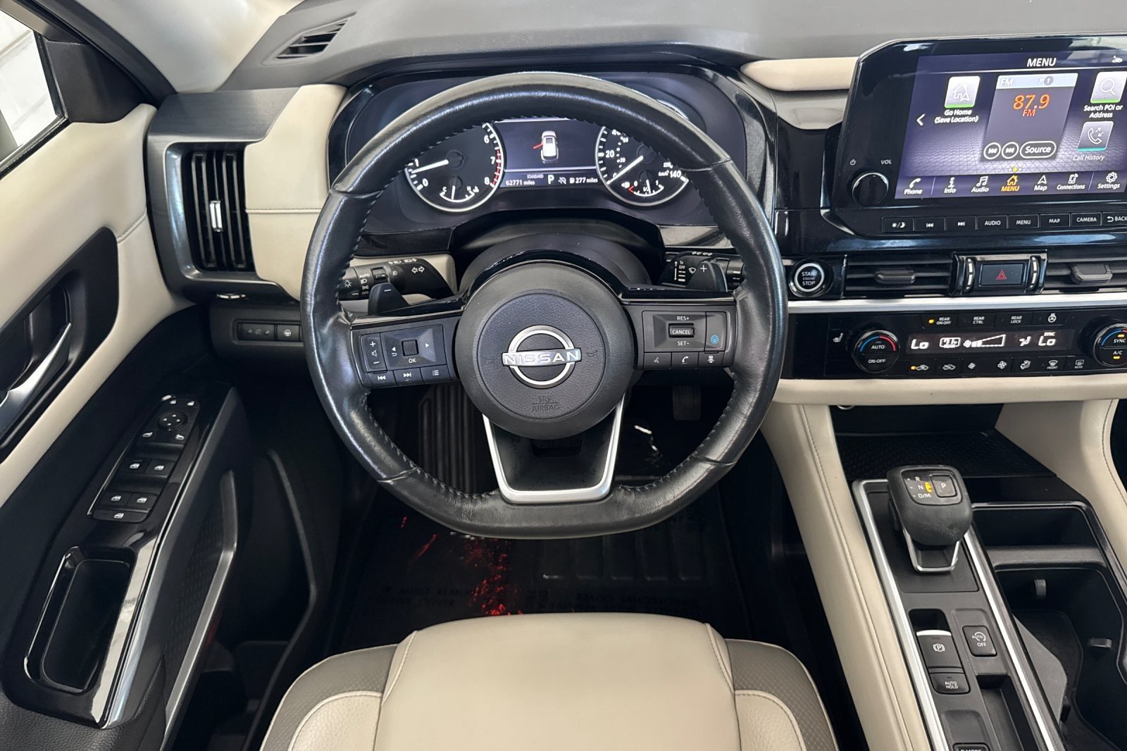 Used 2022 WHITE Nissan SL image 13