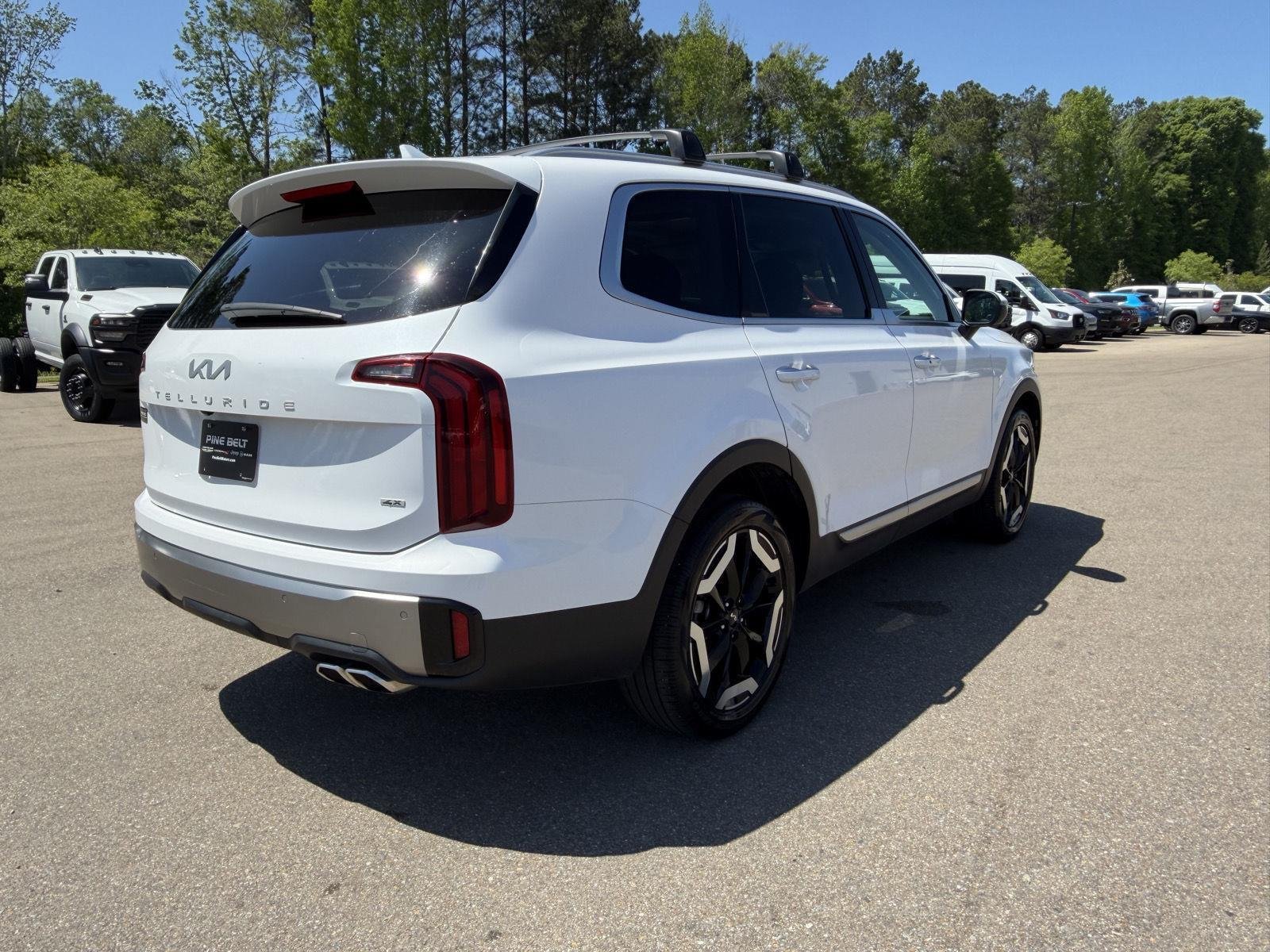 Used 2025 Glacial White Pearl Kia S image 6