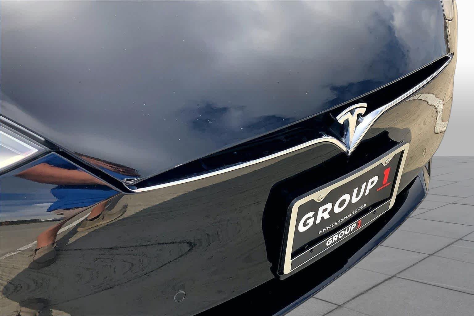 Used 2018 Obsidian Black Metallic Tesla 75D image 28