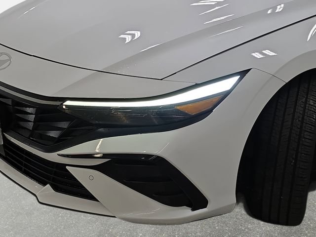 Used 2024 White Hyundai Limited image 31