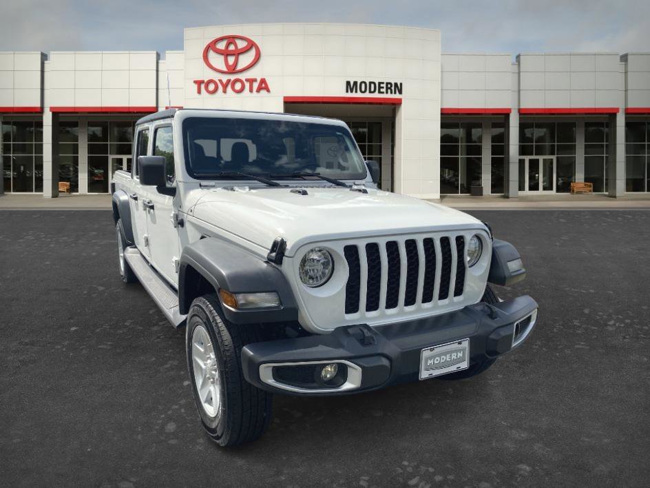 Used 2023 Bright White Clearcoat Jeep Sport S image 3