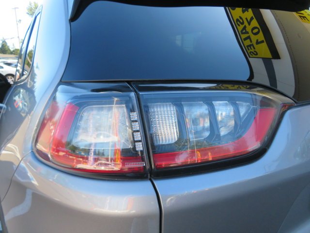 Used 2019 Gray Jeep  image 34