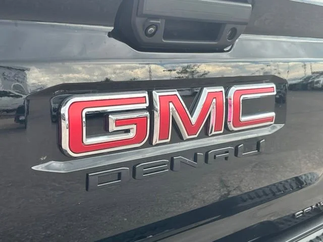 Used 2023 Onyx Black GMC Denali image 19
