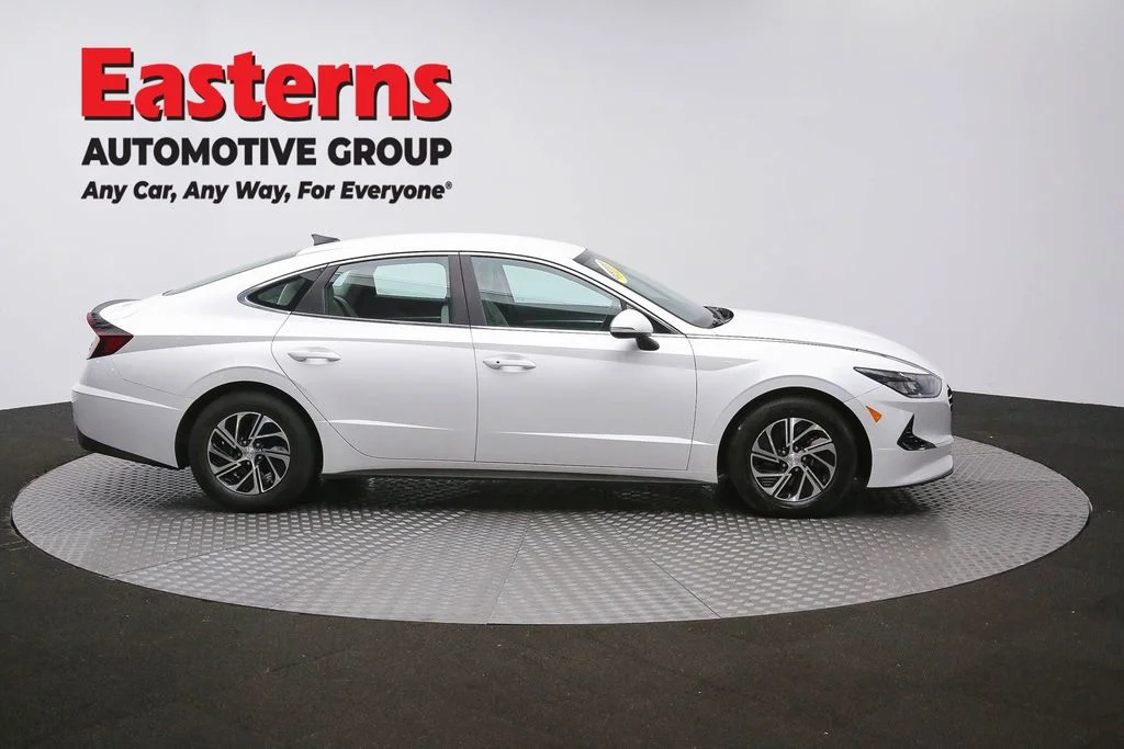 Used 2021 White Hyundai Blue image 41