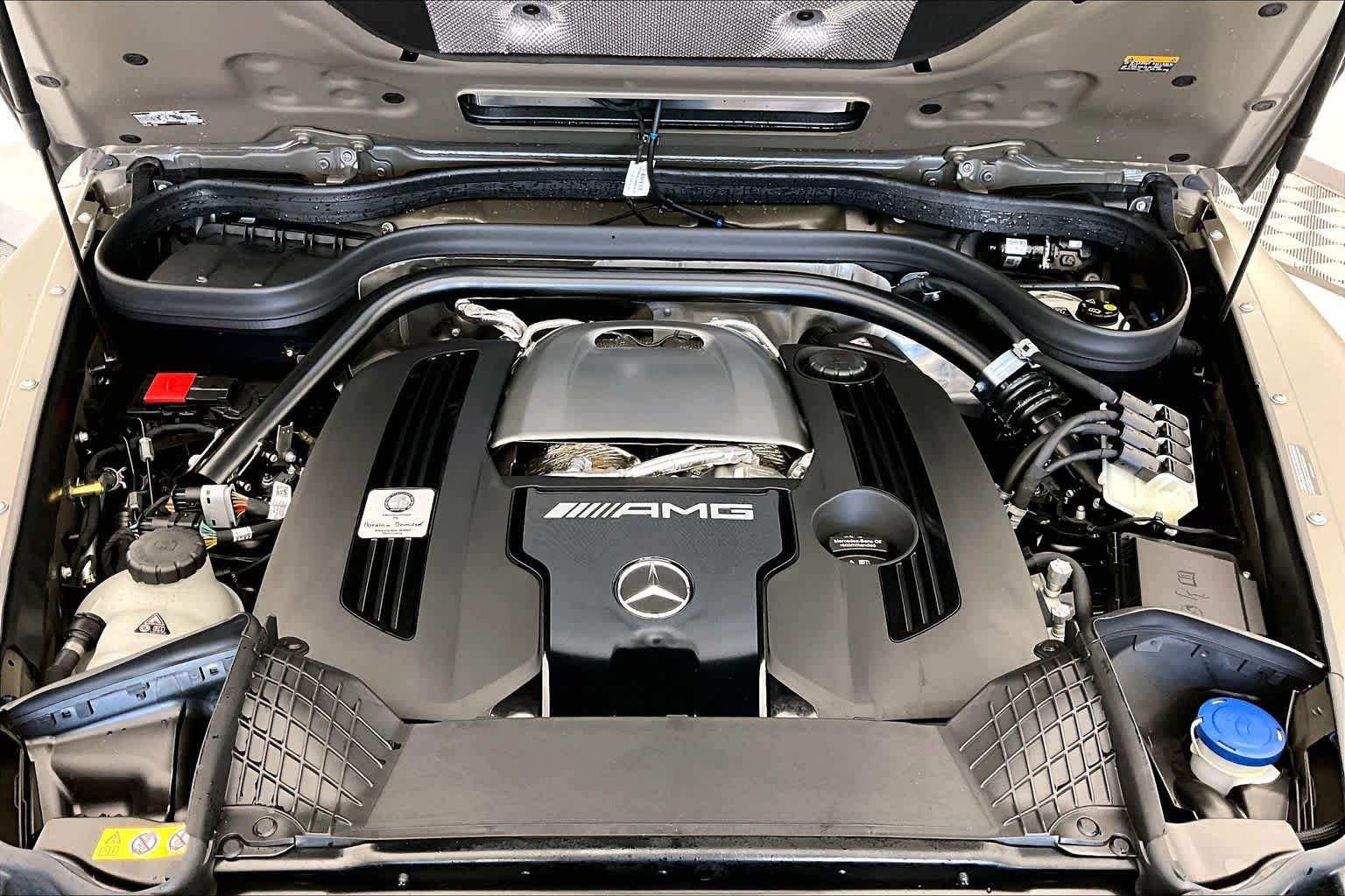 New 2027 MANUFAKTUR Dark Olive Green Magno Mercedes-Benz AMG® G 63 SUV image 9