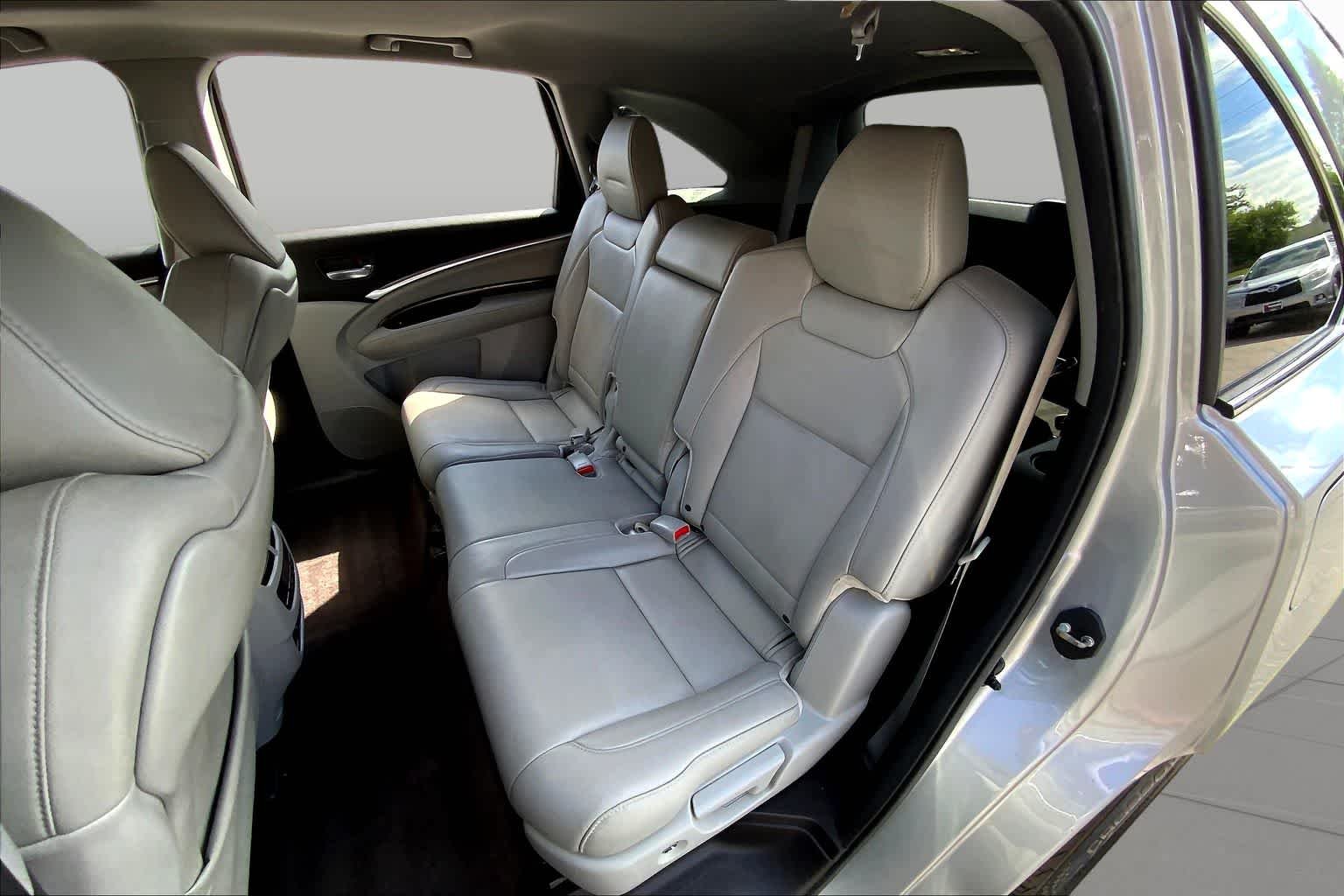 Used 2018 Lunar Silver Metallic Acura  image 19