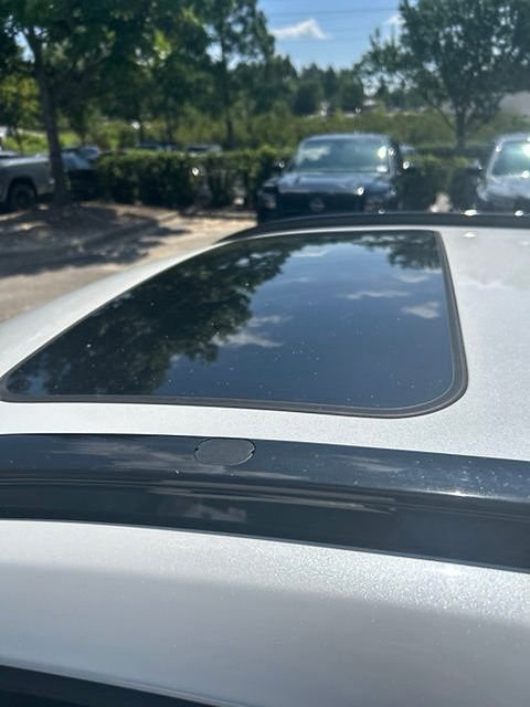 Used 2023 White Kia Wave image 14
