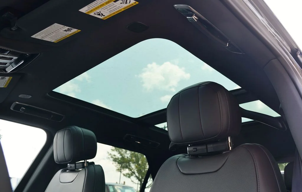 New 2026 Carpathian Grey Land Rover SE image 13