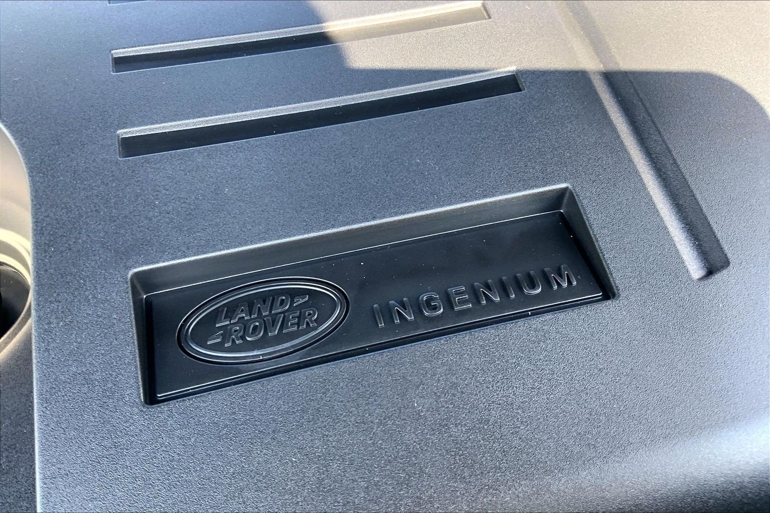 New 2026 Santorini Black Land Rover Dynamic SE image 17
