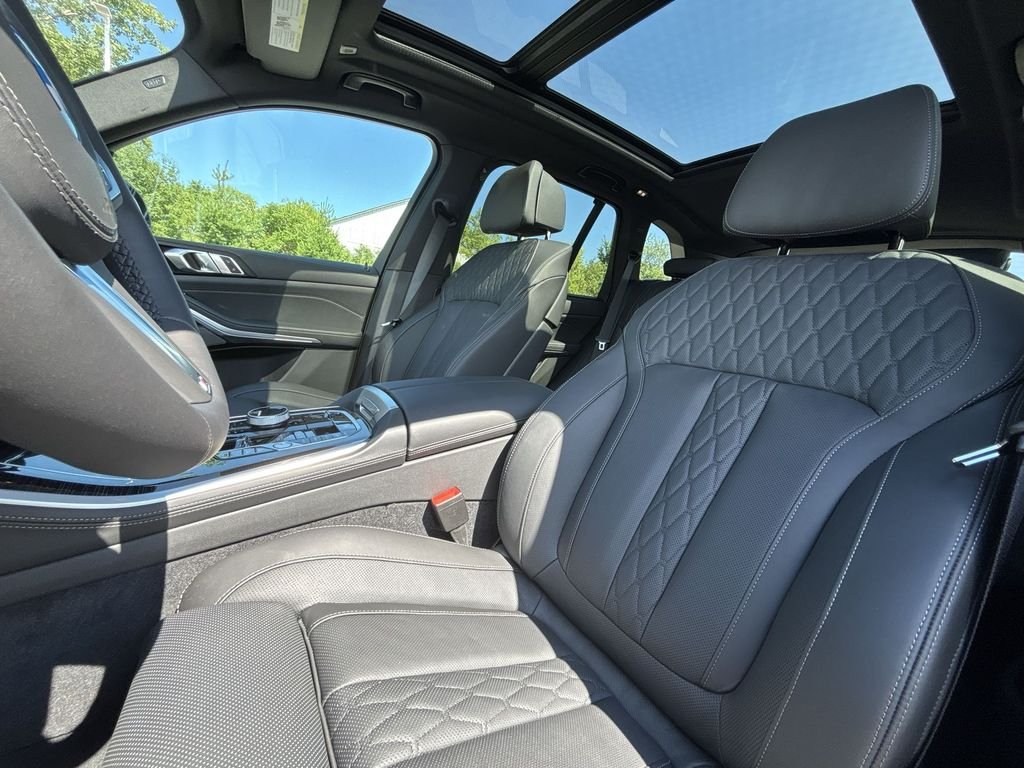 New 2026 Black Sapphire Metallic BMW xDrive50e image 13