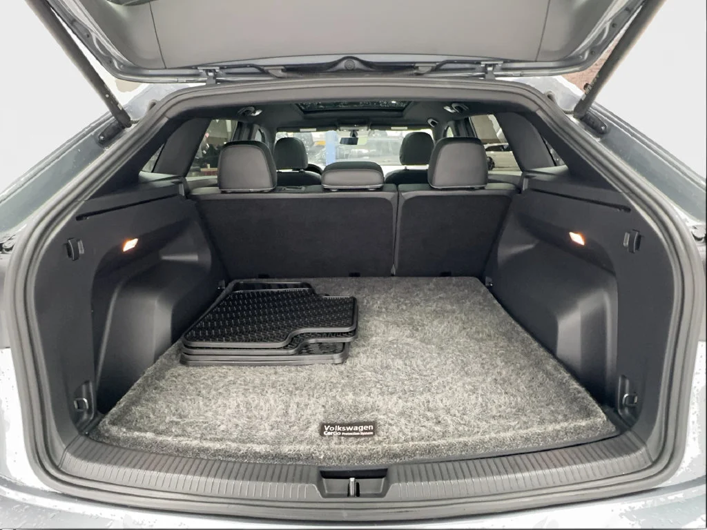 Used 2023 Gray Volkswagen 3.6L V6 SE w/Technology image 18