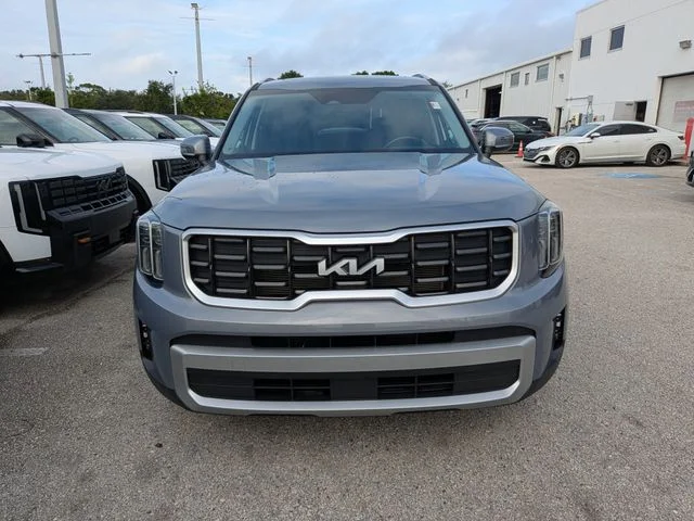 Used 2024 Silver Kia S image 6