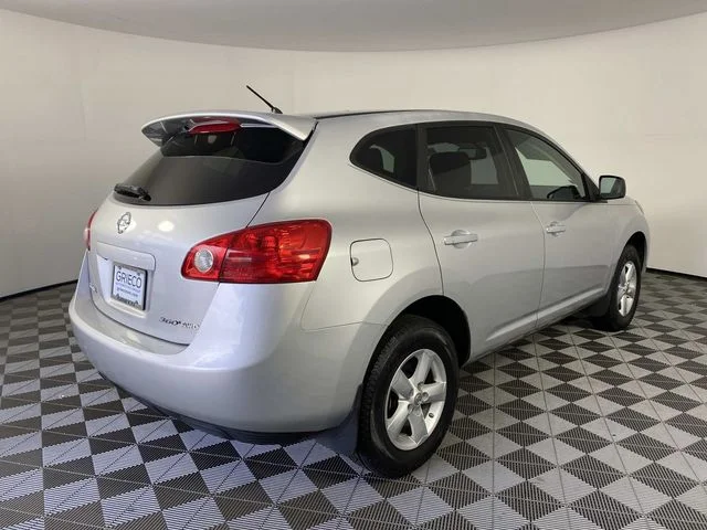 Used 2010 Silver Nissan S image 9