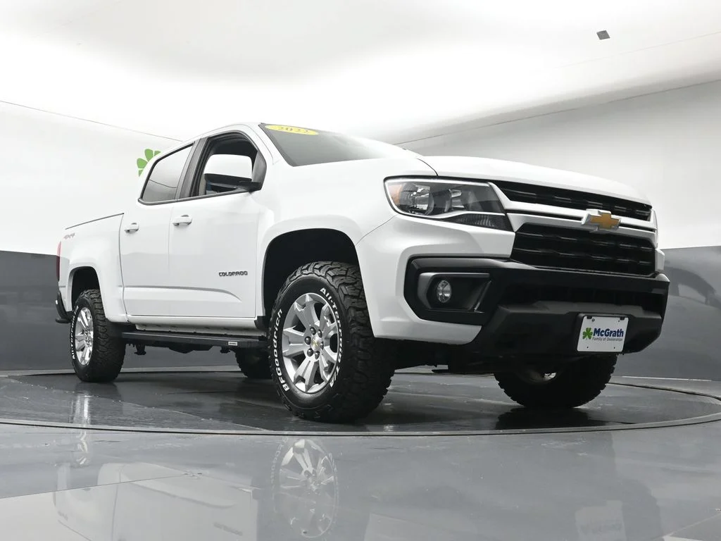 Used 2022 White Chevrolet LT image 25