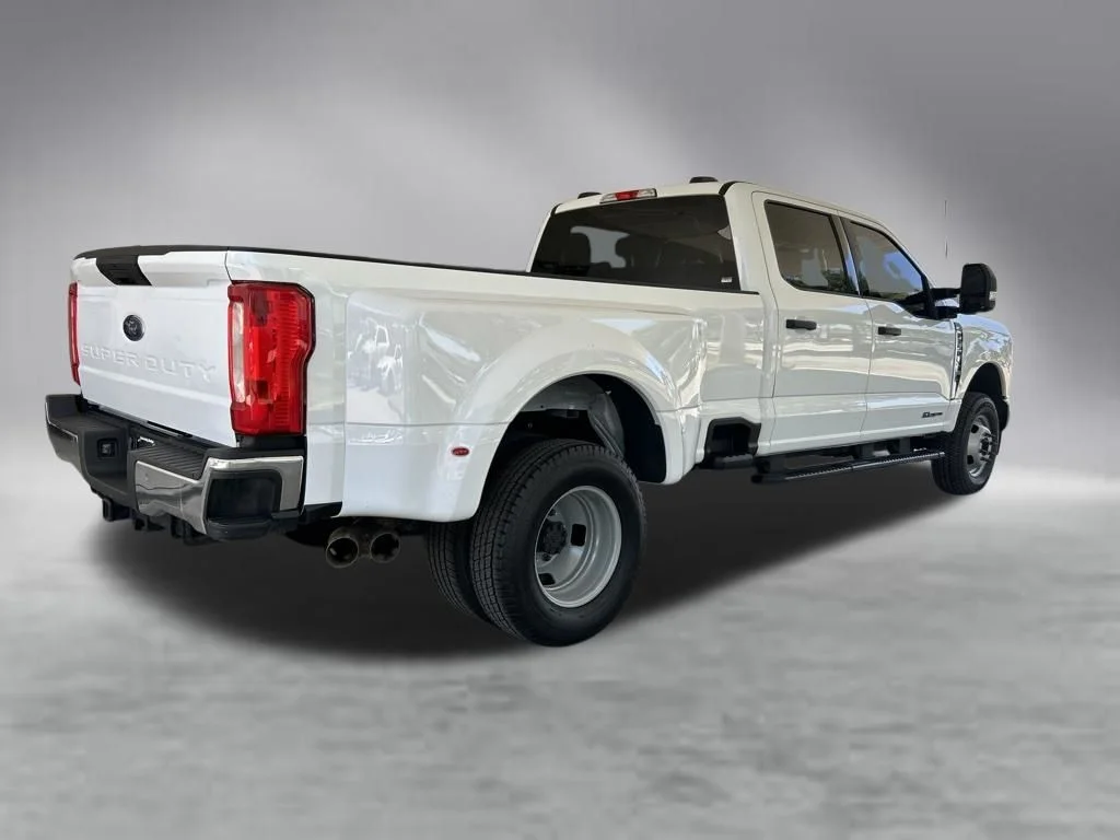 Used 2026 White Ford XLT image 2
