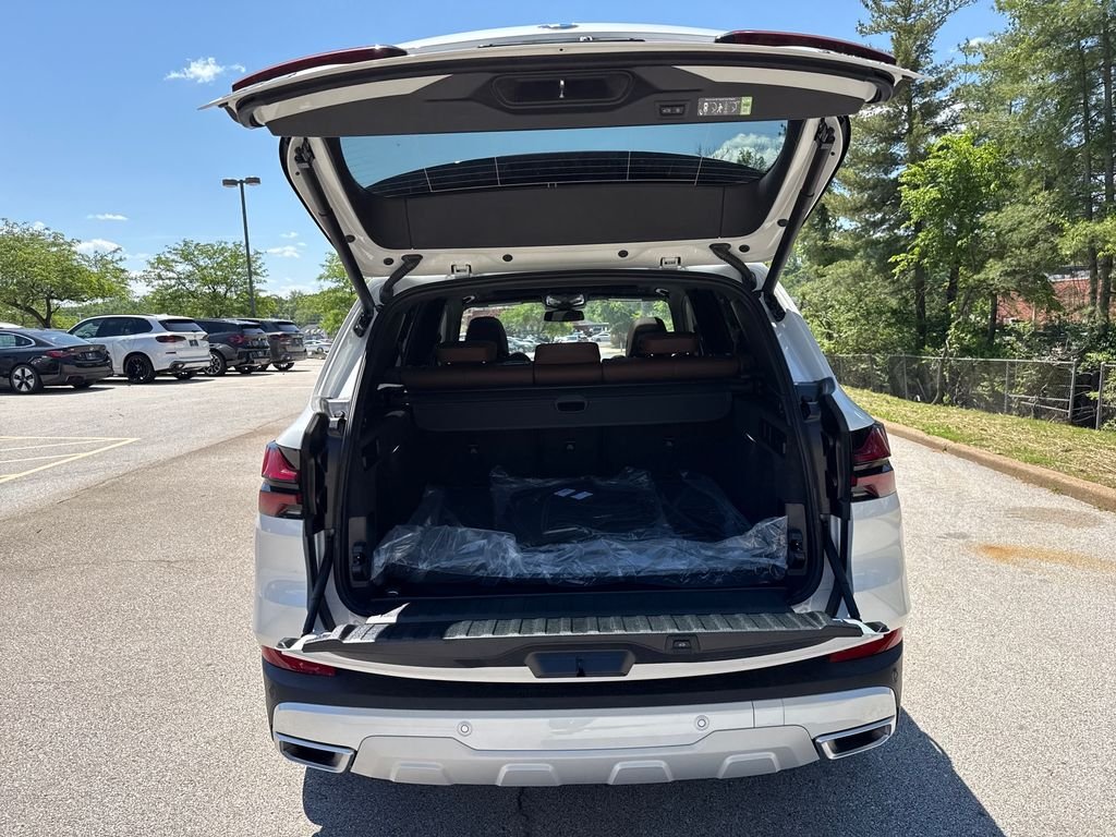 New 2026 White BMW xDrive40i image 24