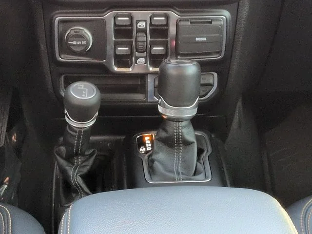 Used 2024 Blue Jeep Sahara image 18