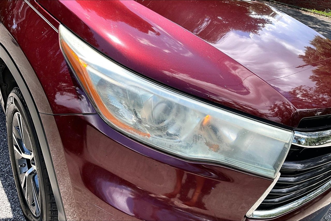 Used 2016 Red Toyota XLE V6 image 33
