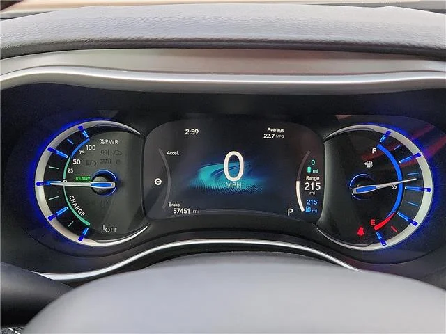 Used 2024 White Chrysler Select Front-Wheel Drive Passenger image 19