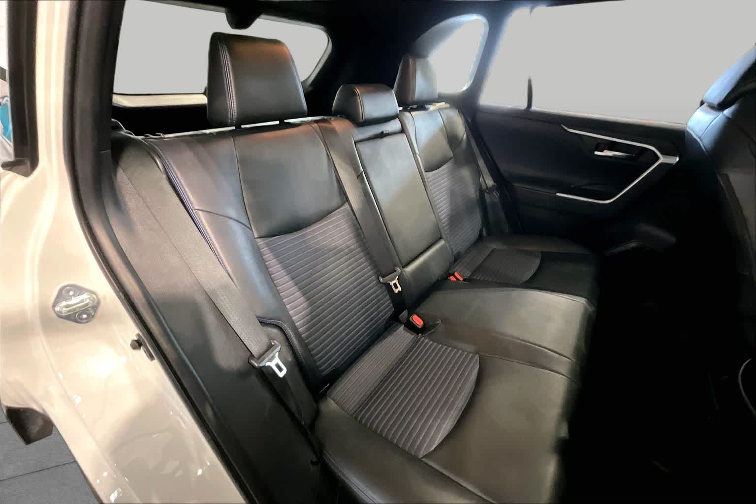 Used 2021 Blizzard Pearl/Midnight Black Metallic Toyota Hybrid XSE image 18