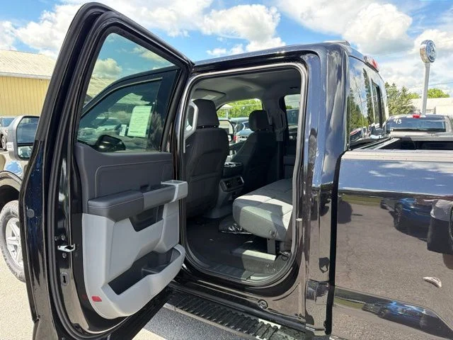 New 2026 Agate Black Metallic Ford XLT image 52