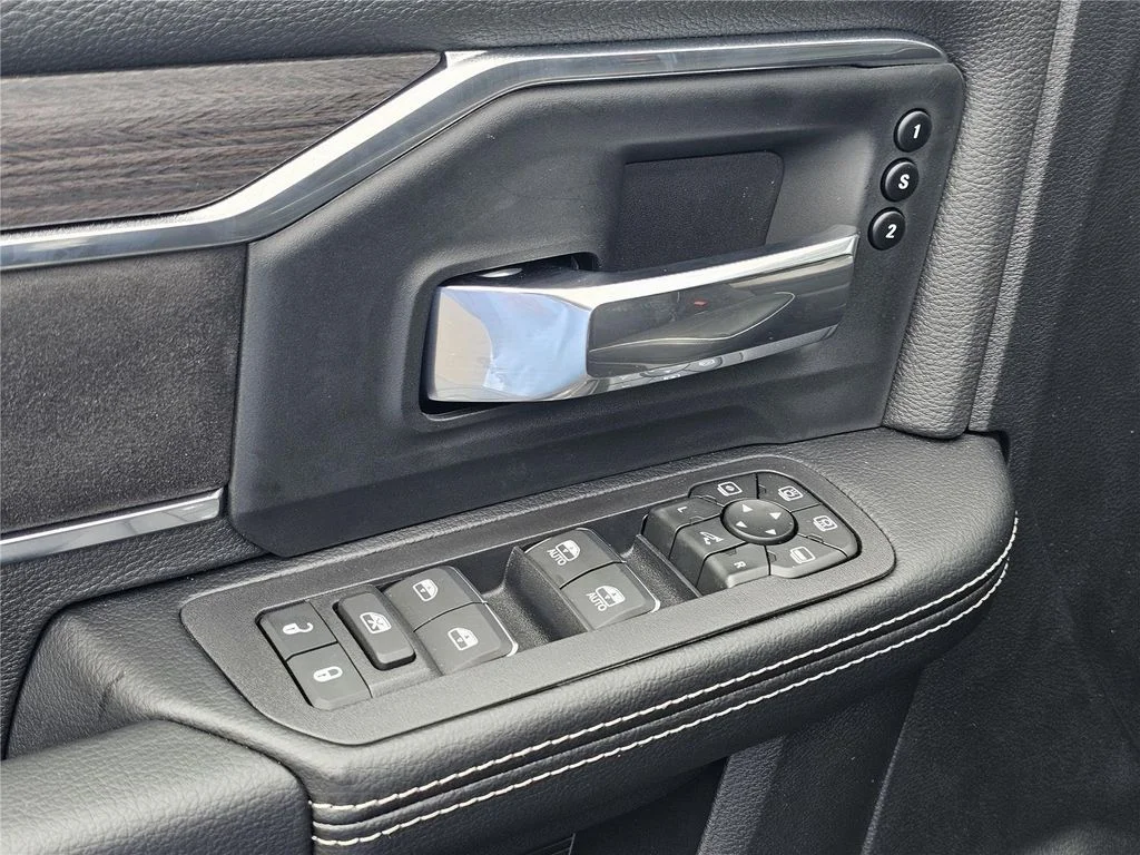 2026 RAM 3500 Laramie - Photo 16