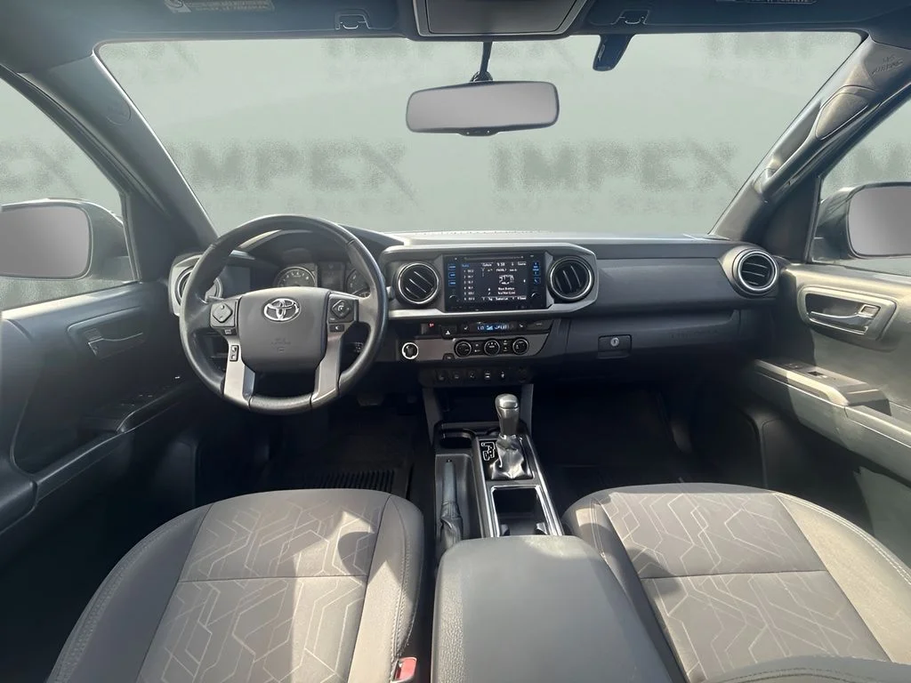 Used 2016  Toyota SR5 image 8