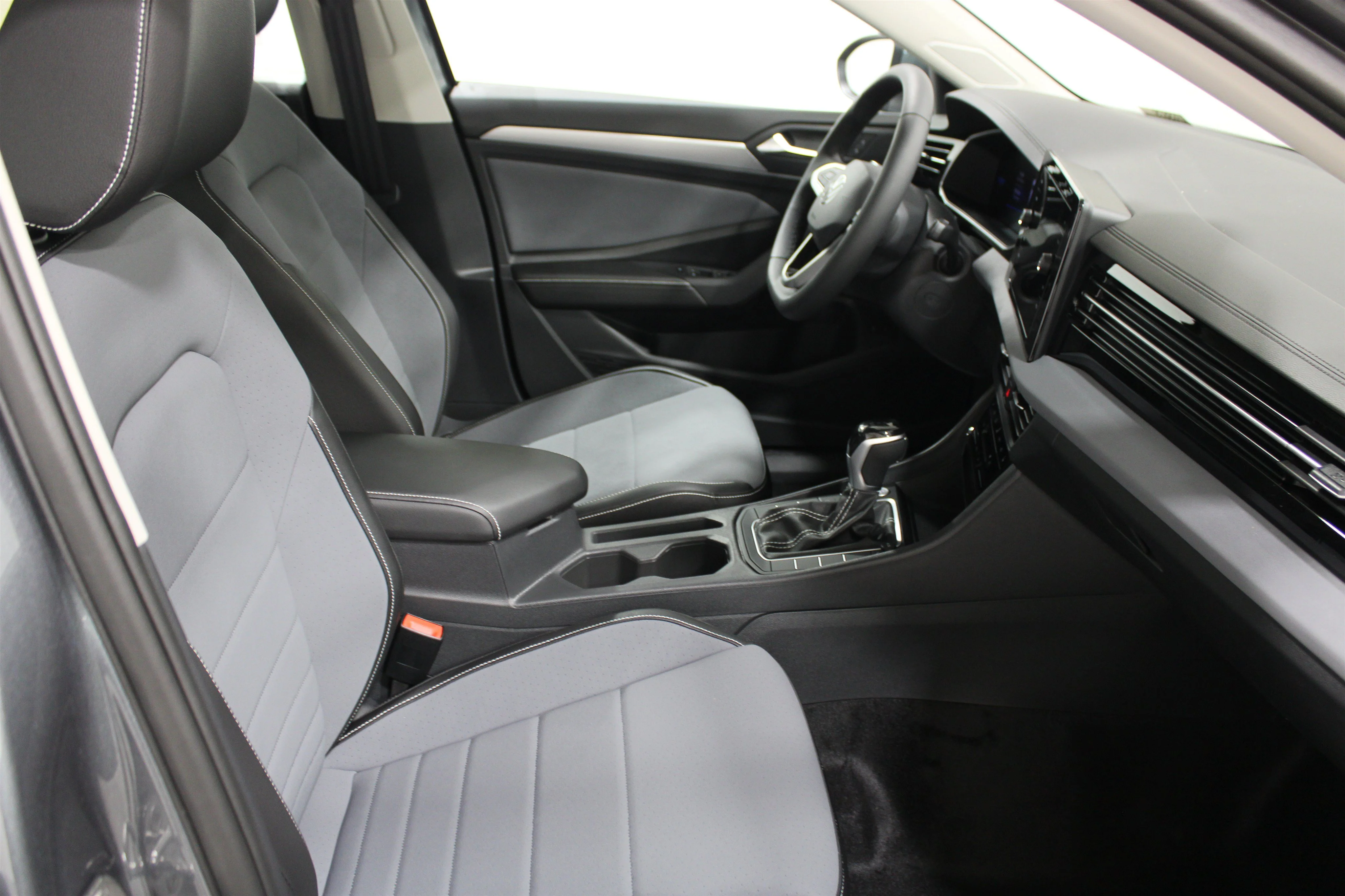 New 2026 Platinum Gray Metallic Volkswagen SE image 24