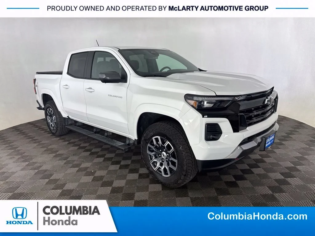 Used 2025 White Chevrolet Z71 image 1