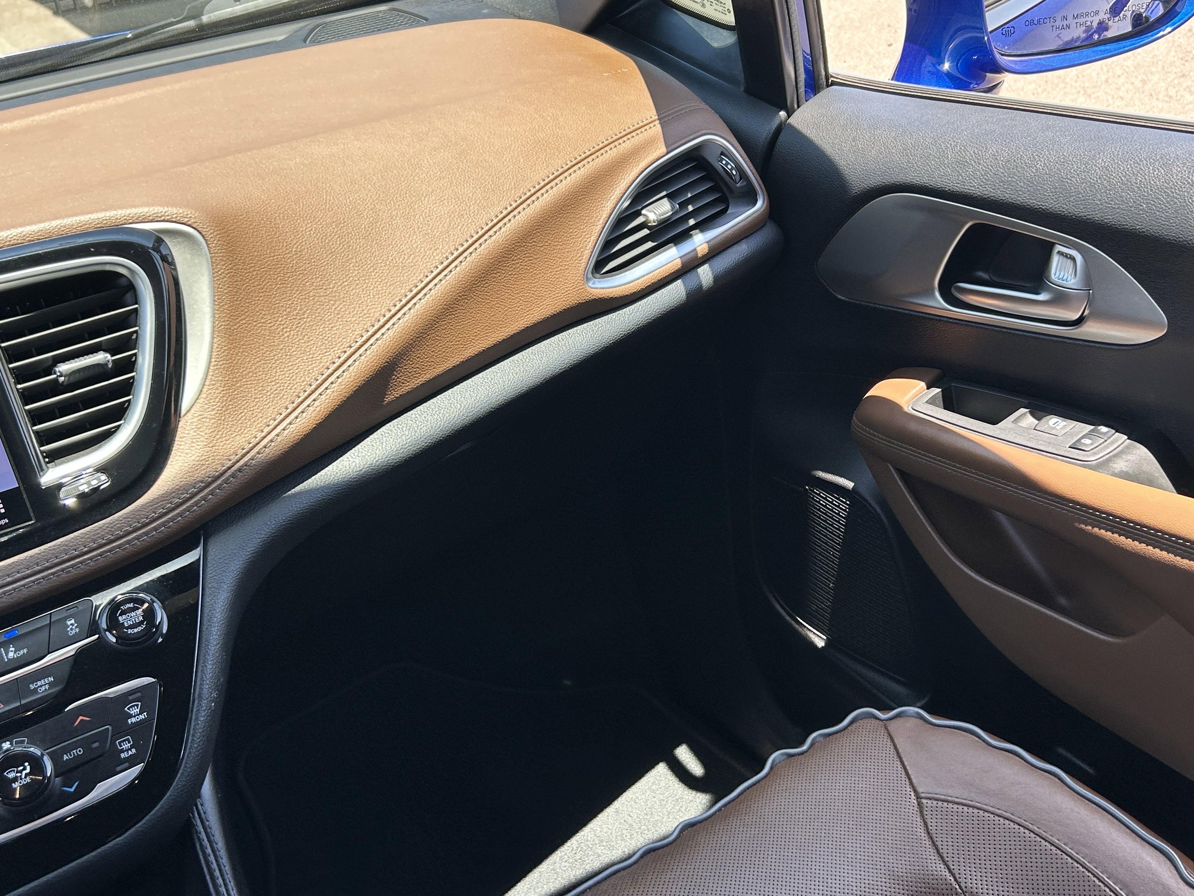 Used 2021 Ocean Blue Metallic Chrysler Hybrid Limited image 19