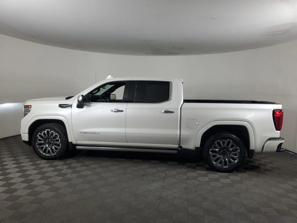 Used 2025 White GMC Denali Ultimate image 7