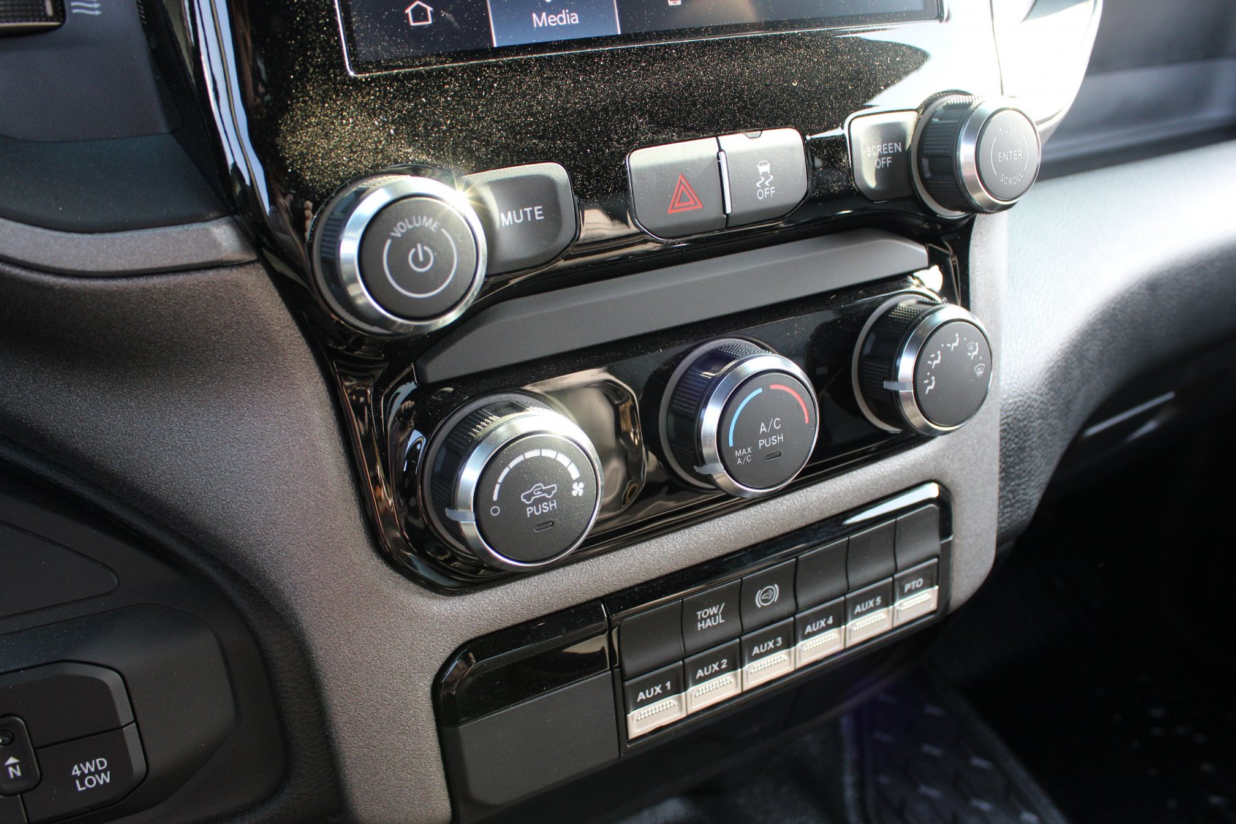 New 2026 Bright White Clear-Coat Exterior Paint RAM Tradesman Crew Cab 60c/a 4x4 image 11