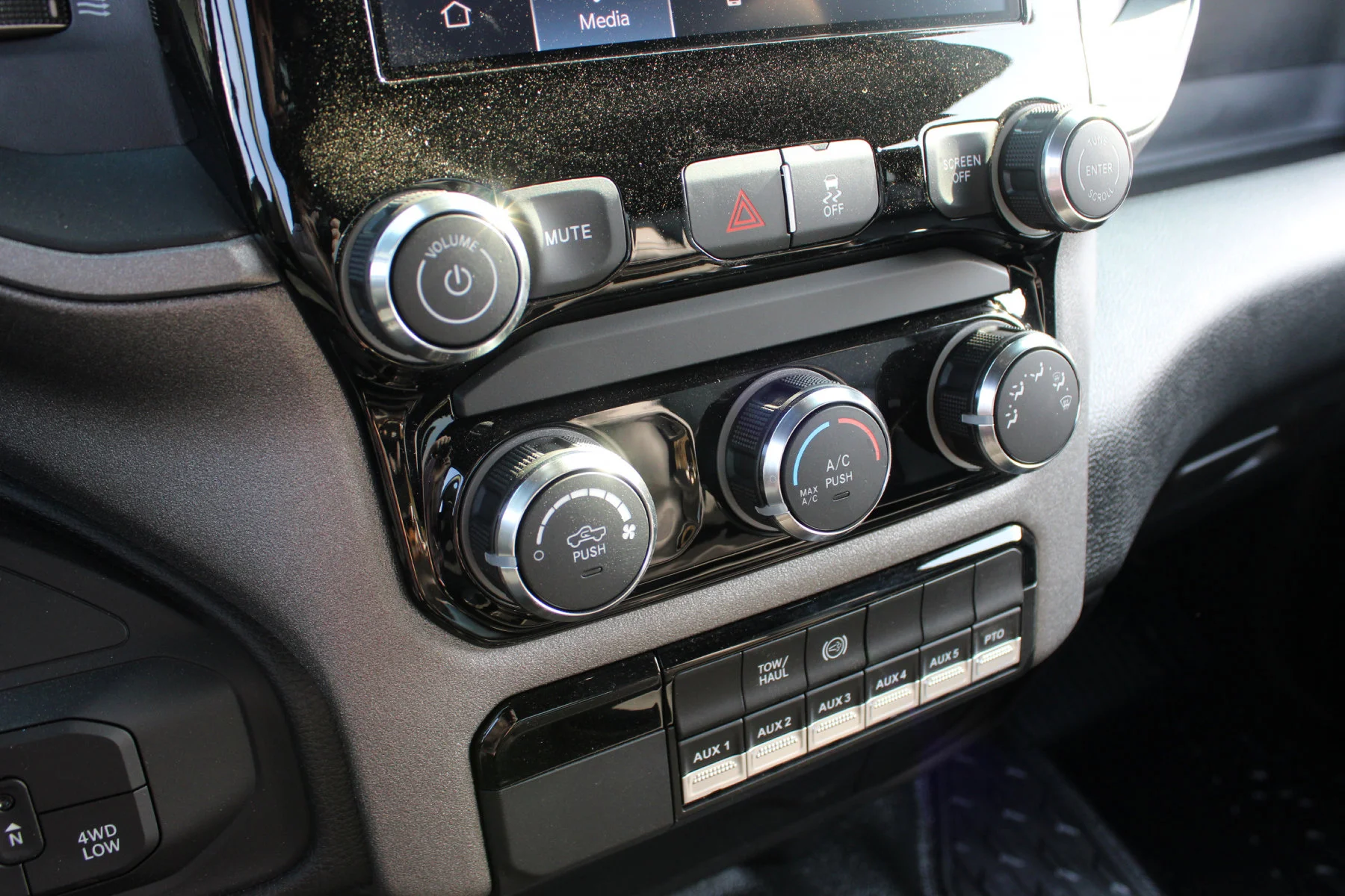 New 2026 Bright White Clear-Coat Exterior Paint RAM Tradesman Crew Cab 60c/a 4x4 image 11