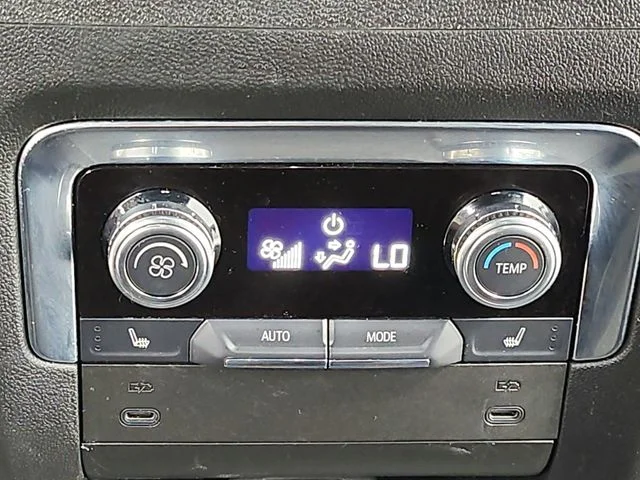 Used 2025 White GMC Denali image 43