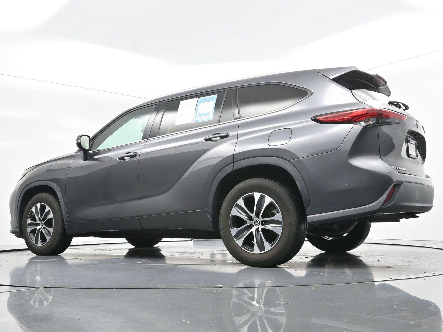 Used 2022 Magnetic Gray Metallic Toyota XLE image 56