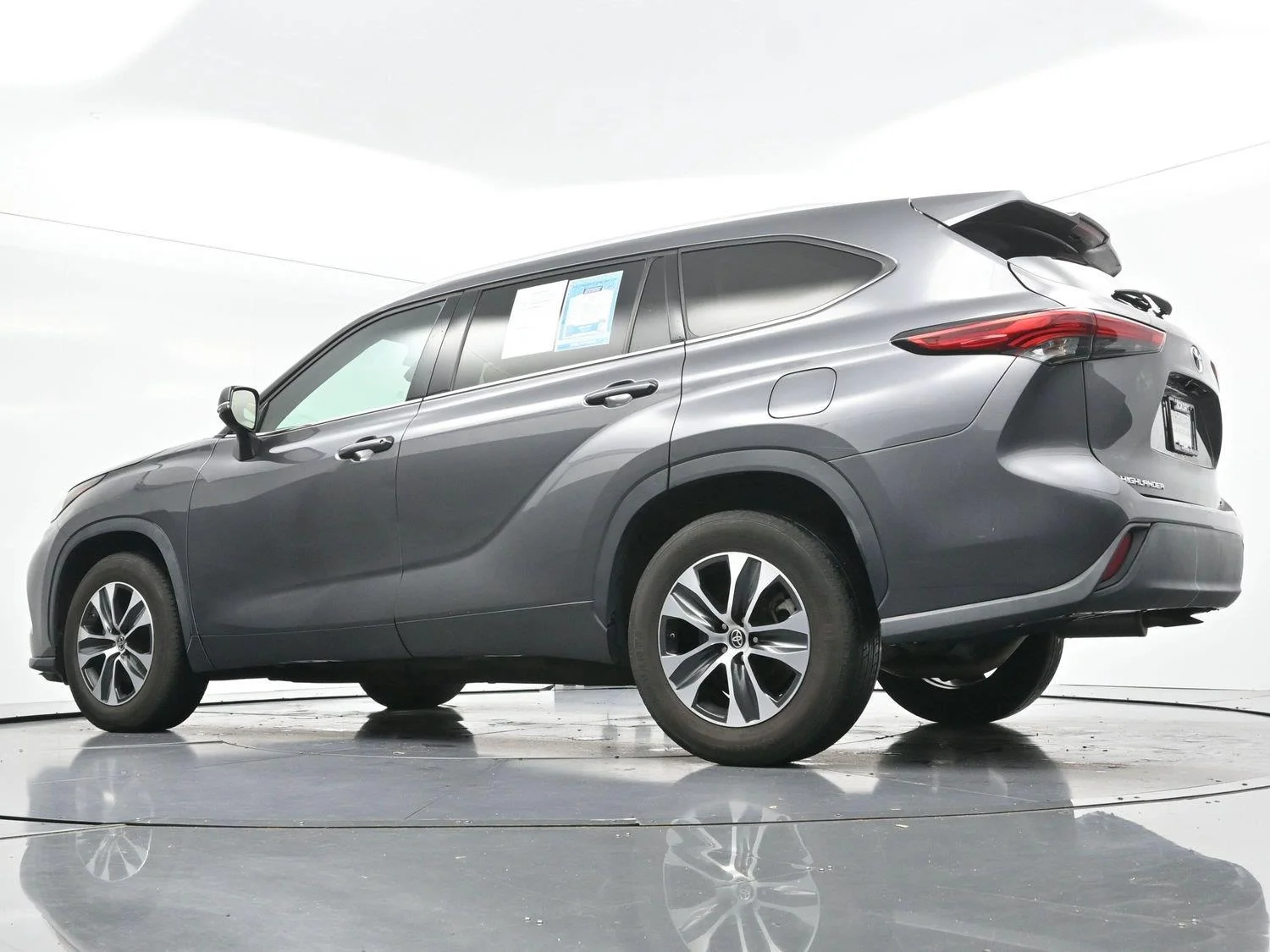 Used 2022 Magnetic Gray Metallic Toyota XLE image 56